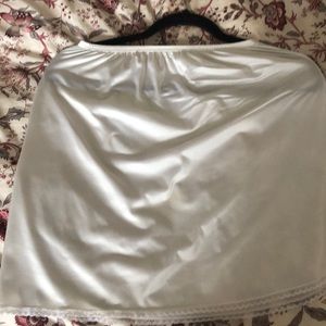 under skirt slip